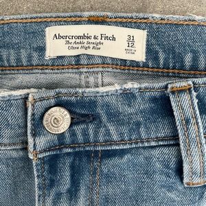 Abercrombie & Fitch Ultra High Rise Ankle Straight Jeans